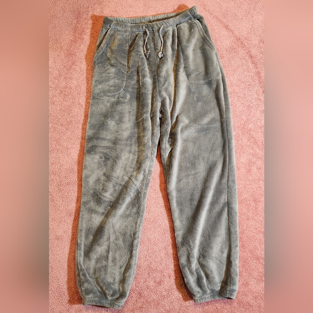 Cozy Winter Gray Fleece Pajama size M